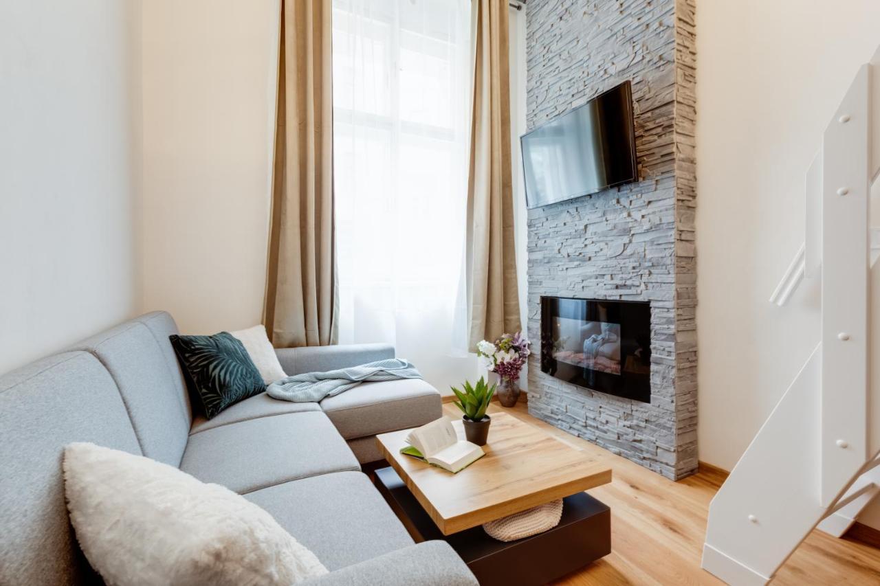 Dream Duplex On Riverside Прага Экстерьер фото
