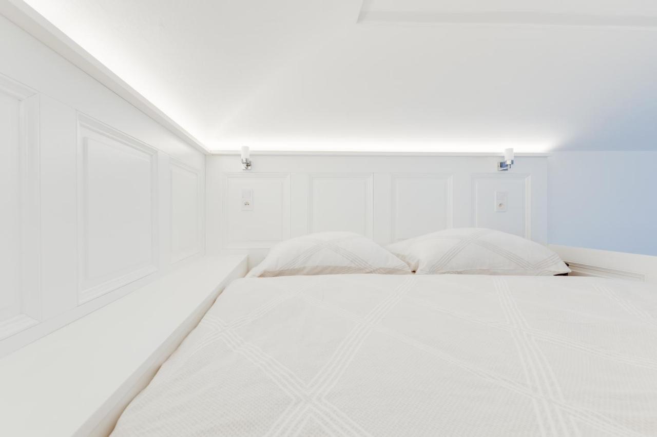 Dream Duplex On Riverside Прага Экстерьер фото
