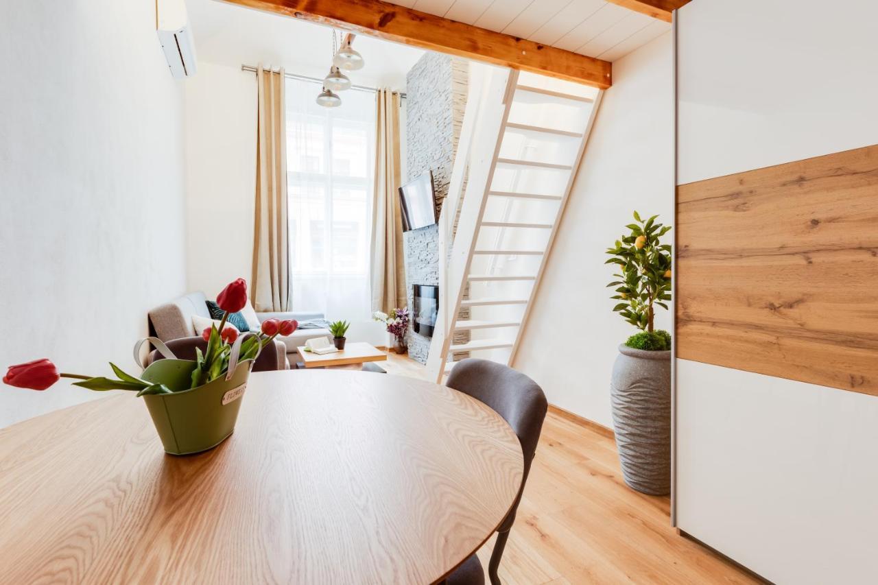 Dream Duplex On Riverside Прага Экстерьер фото